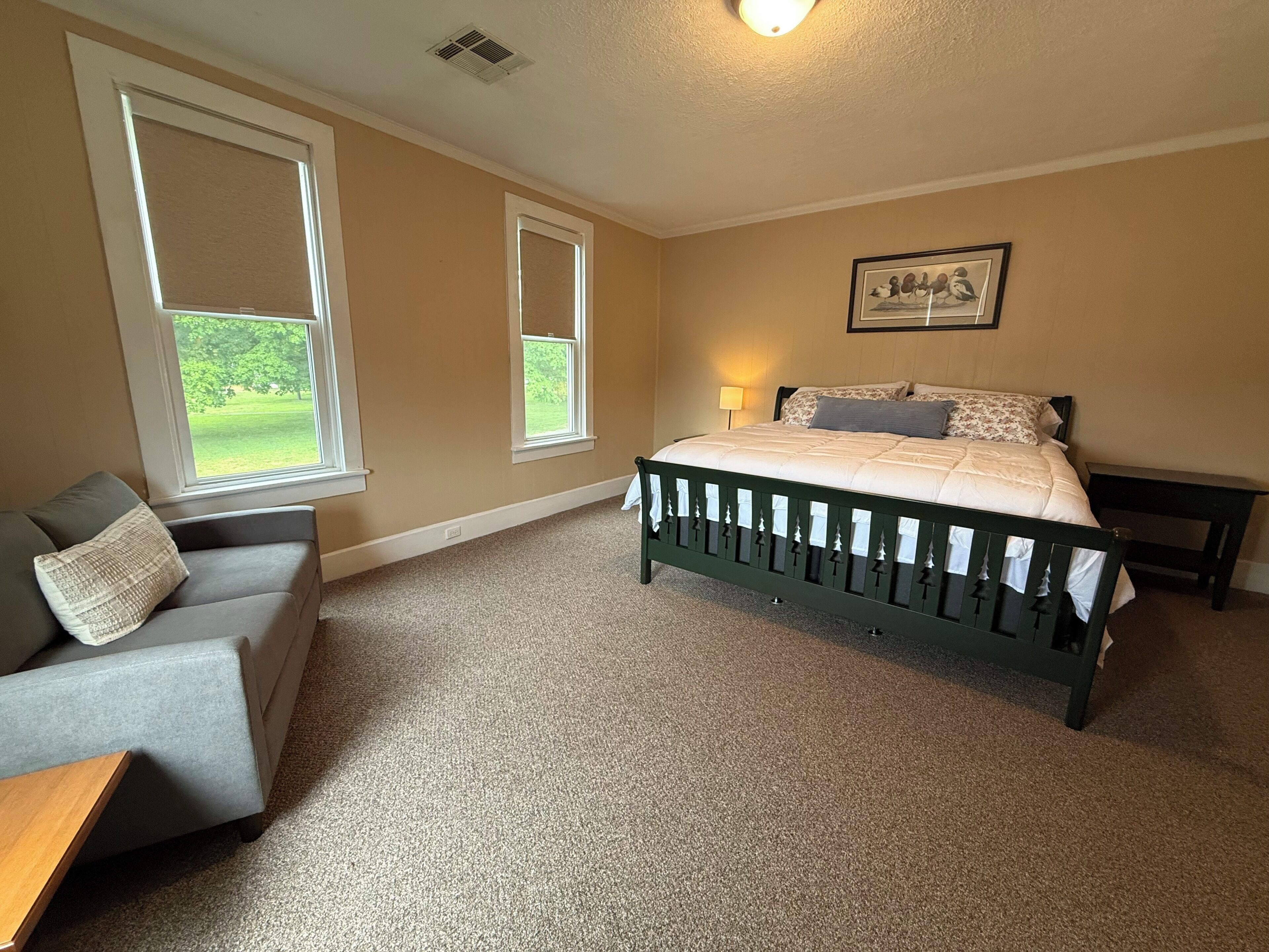 3 habitaciones, tabla de planchar con plancha, wifi y ropa de cama 