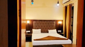 In-room safe, soundproofing, free WiFi, bed sheets - The Miraj Hotel  (Murthal)