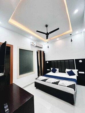 Habitación estándar, balcón | Caja fuerte, sistema de insonorización, wifi gratis y ropa de cama
