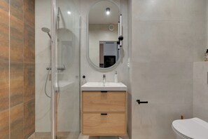 Comfort Studio | Bathroom - Mostek 2363 by Grand Apartments (Gdańsk)