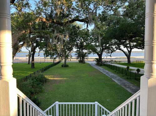 Biloxi Beach House ON THE BEACH