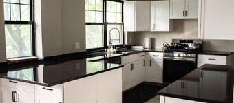 2-bedroom apartment in cool Detroit with refreshing AC