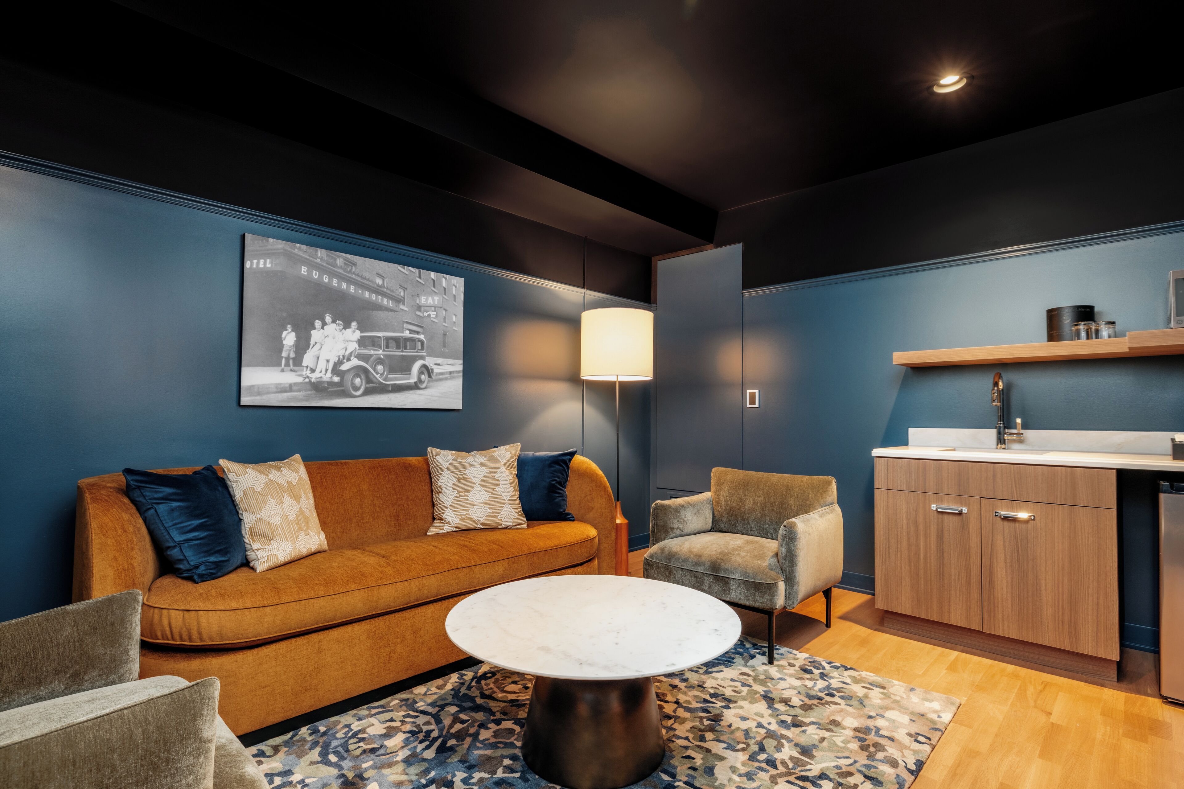 Suite supérieure, 1 très grand lit et 1 canapé-lit, vue sur la ville | Fer et planche à repasser, accès au Wi-Fi (inclus)