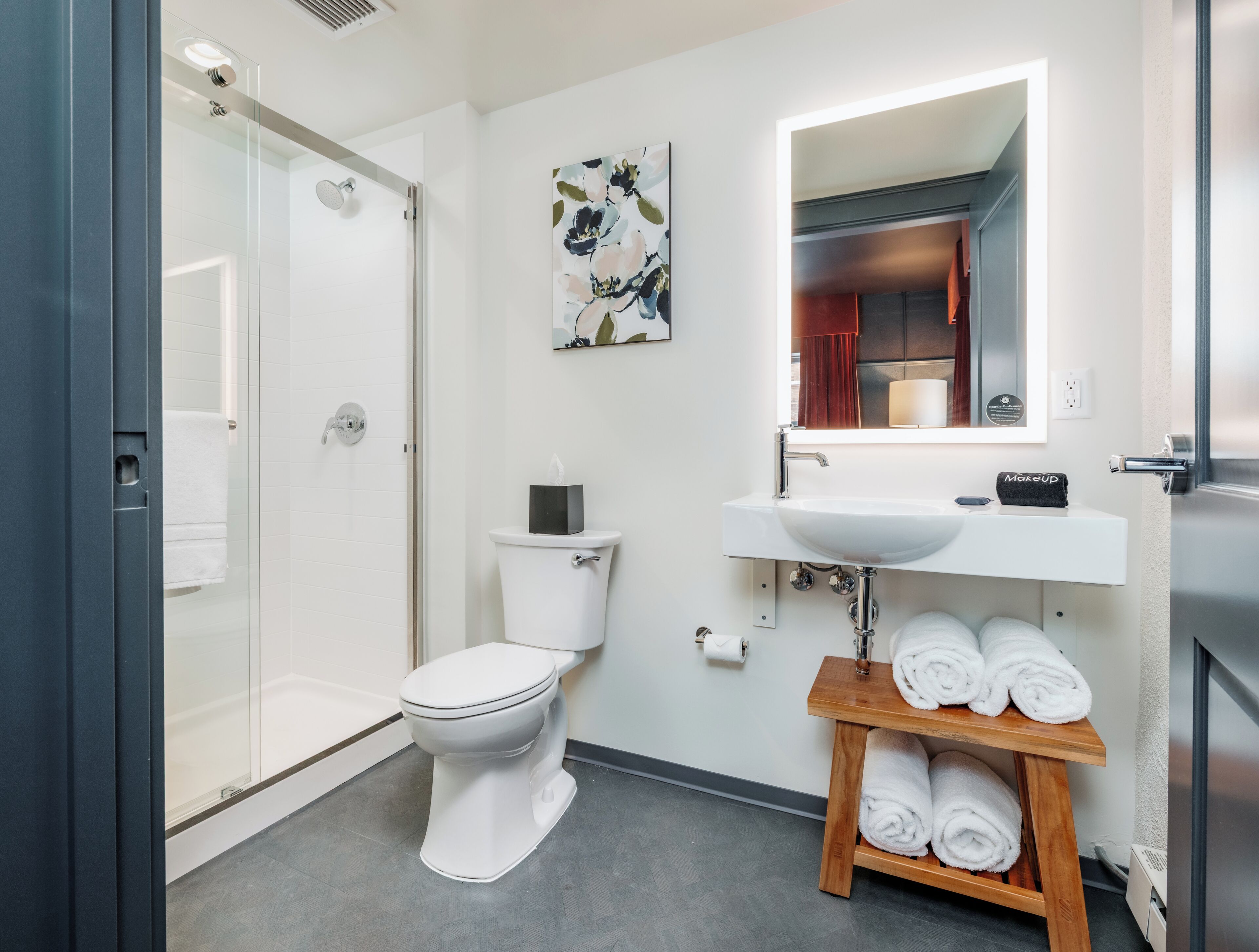 Standard Room | Bathroom | Shower, hair dryer, towels, soap