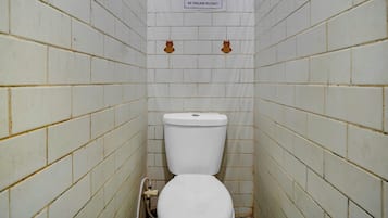 Standard Double Room | Bathroom | Shower