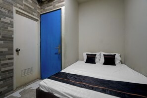 Standard Double Room - Hotel O near RS Husada formerly Pondokan (Jakarta)