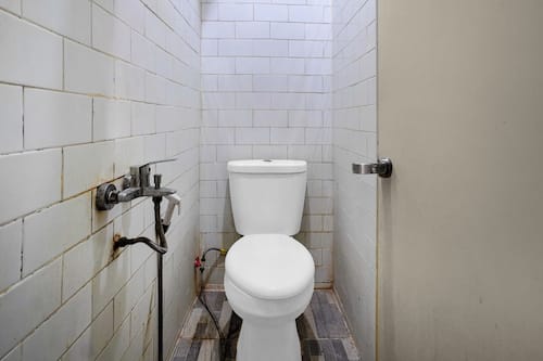 Standard Double Room | Bathroom