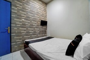Standard Double Room - Hotel O near RS Husada formerly Pondokan (Jakarta)