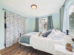 2 habitaciones, tabla de planchar con plancha, wifi y ropa de cama