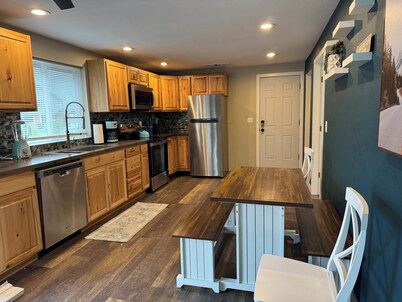 Mountain View Cabin -  2-bedroom cabin with game room, downtown Packwood
