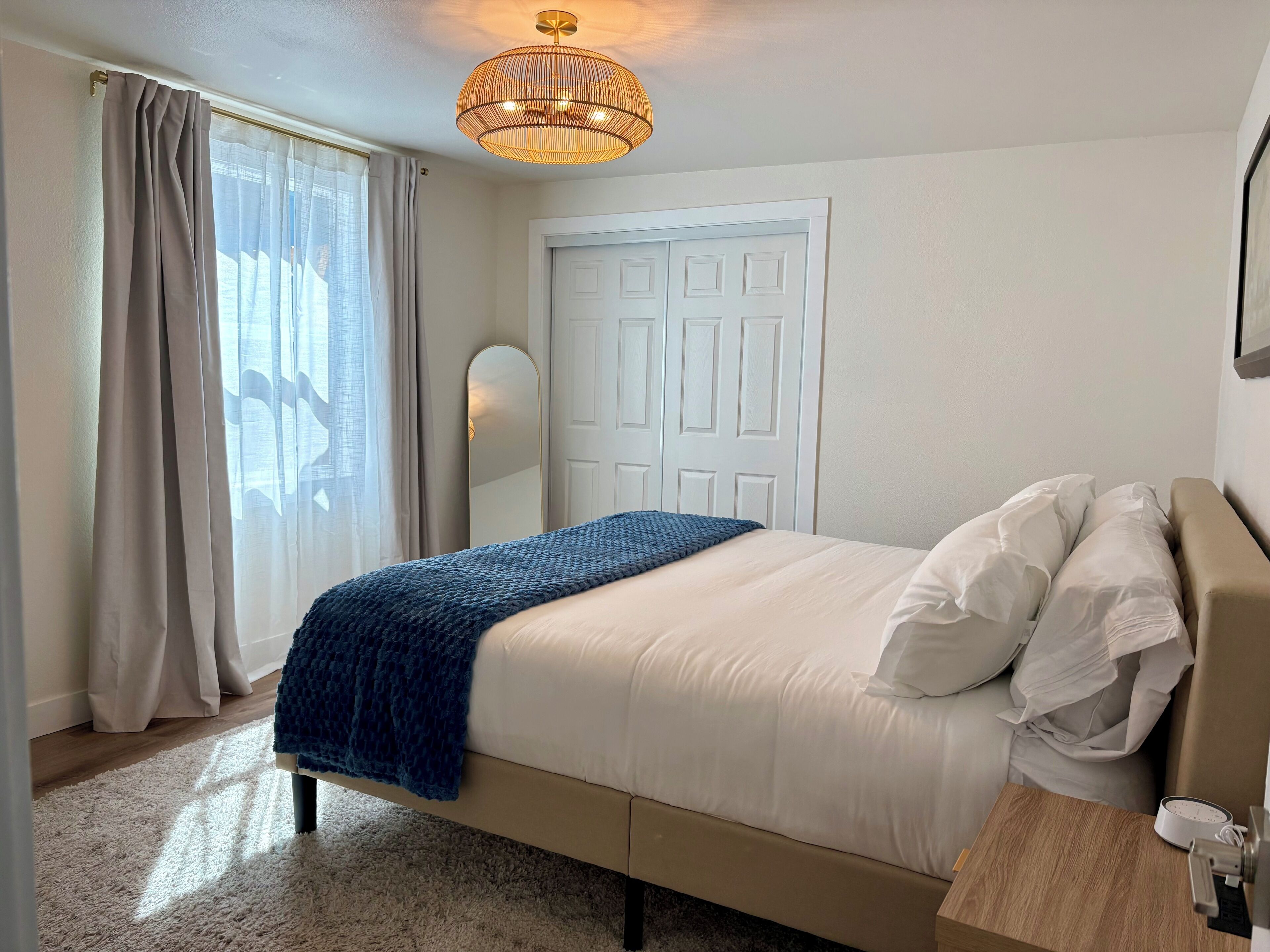 2 bedrooms, desk, iron/ironing board, travel crib