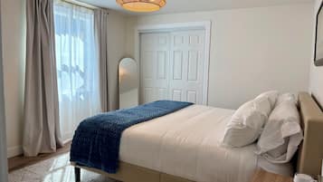 2 bedrooms, desk, iron/ironing board, travel crib