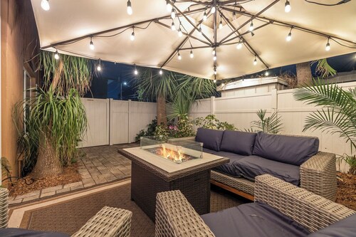 Spacious 4-bedroom in Beautiful Downtown St Petersburg with AC, Billiards & BBQ