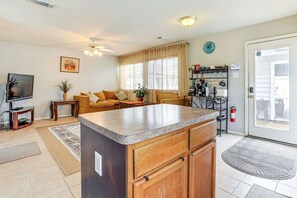 Interior - Katy Family Home with Patio Pergola and Grill (Katy)