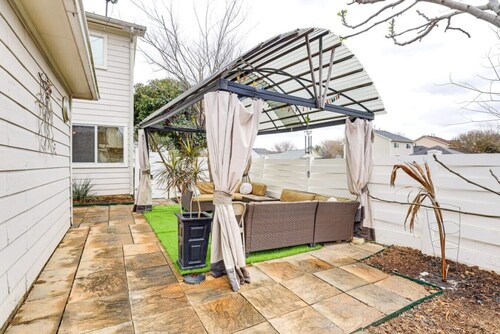 Katy Family Home with Patio Pergola and Grill