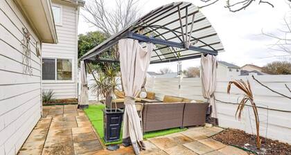 Katy Family Home with Patio Pergola and Grill