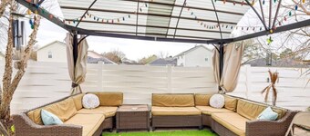 Katy Family Home with Patio Pergola and Grill