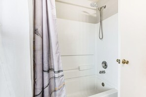 Hair dryer, towels - Katy Family Home with Patio Pergola and Grill (Katy)