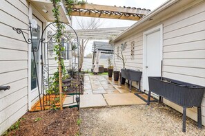Terrace/patio - Katy Family Home with Patio Pergola and Grill (Katy)