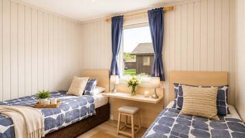 3 Schlafzimmer, Schreibtisch, Bügeleisen/Bügelbrett, Reisekinderbett