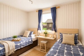 3 Schlafzimmer, Schreibtisch, Bügeleisen/Bügelbrett, Reisekinderbett