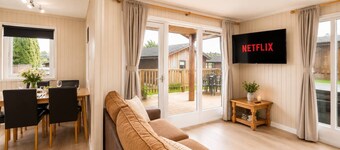 Hot Tub - Hunters Quay 3BR Lodge -Free Parking