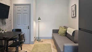 Unclassified image, 5 of 16, button - Edinburgh City Centre & Shore - Free Parking -WiFi (Edinburgh)