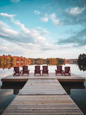 Outdoor dining - The Lodge, Algonquin Woods (Perry)