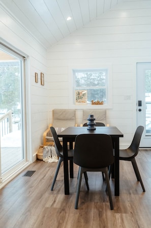 Dining - Maple Haven, Algonquin Woods (Perry)