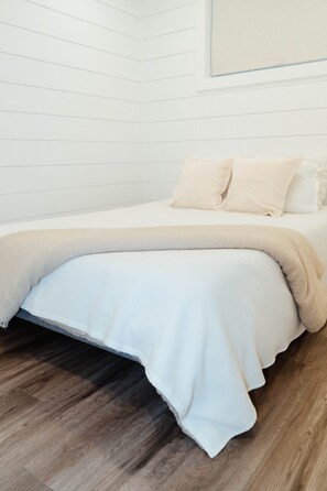 WiFi, bed sheets - Maple Haven, Algonquin Woods (Perry)