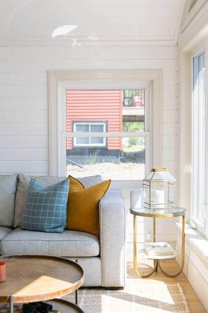 TV, fireplace - Beach House on the Dunes (Norfolk County)