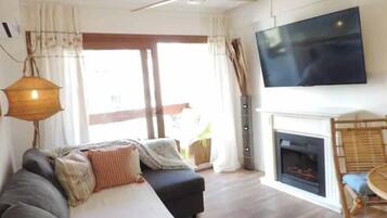 Een smart-tv en een open haard