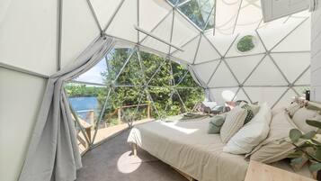 1 bedroom, bed sheets