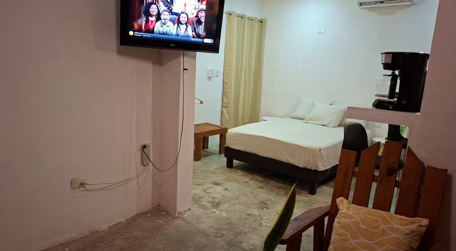 WiFi, bed sheets