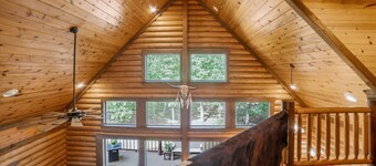 Luxury Log cabin on the Lake Sleeps 12+ Pets