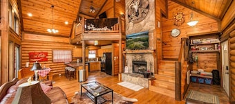 Luxury Log cabin on the Lake Sleeps 12+ Pets