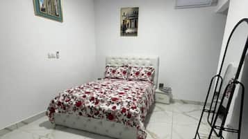 Iron/ironing board, Internet, bed sheets