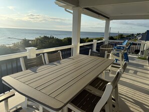Outdoor dining - Beautiful bayfront 5-bedroom, 4.5-bathroom home with in-ground pool! (Lower Township)