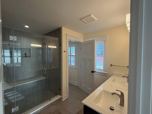 Shower, jetted bath, hair dryer, toilet paper - Beautiful bayfront 5-bedroom, 4.5-bathroom home with in-ground pool! (Lower Township)