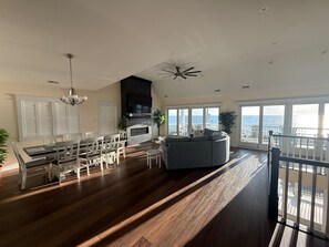 TV, fireplace - Beautiful bayfront 5-bedroom, 4.5-bathroom home with in-ground pool! (Lower Township)