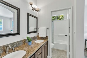 Hair dryer, towels, soap, toilet paper - Modern Comfort in Laguna West! (Elk Grove)