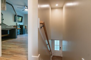 Interior - The Bluebird + Game room + Indoor & Outdoor Fireplaces + 3 KING beds (Helen)