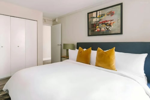 Global Luxury Suites at Georgetown