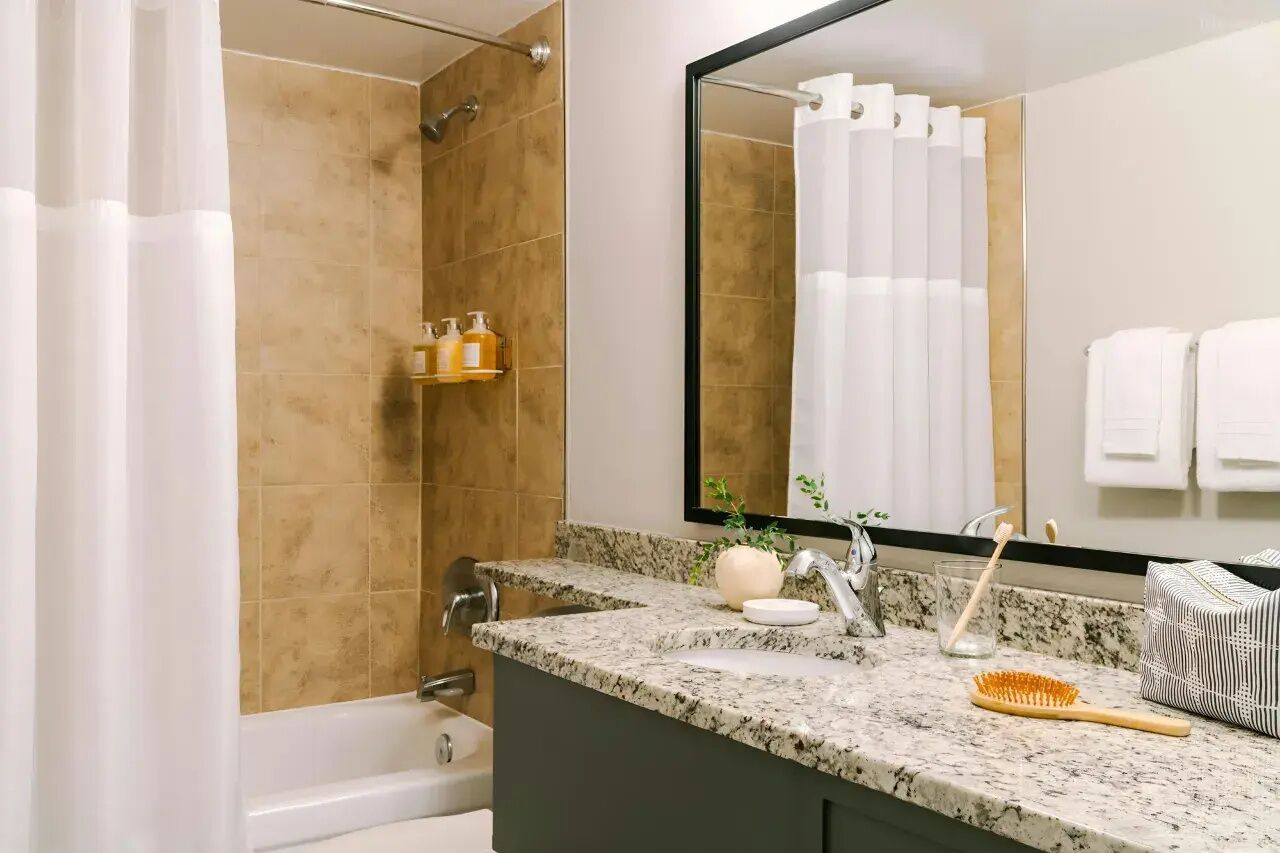 Combined shower/bathtub, towels, soap, shampoo
