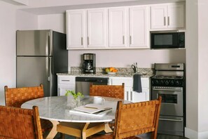 Standard Apartment, 2 Bedrooms | Private kitchen - Global Luxury Suites at Georgetown (Washington)