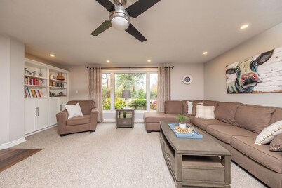 3 BEDROOM COTTAGE- 6 minute walk to Lake Huron Sandy beach. Sunsets, campfires