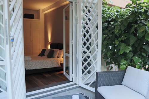 Elegant Boutique Rooms near the Vatican with Garden & Private Terraces