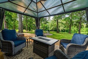 Outdoor dining - Upscale Golf Home Sleeps 7 Hot Springs Village (Hot Springs)