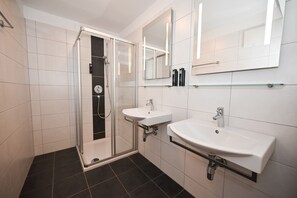 Shower, hair dryer, towels - Residence Kristall - TOP 13 / Joker Card (Saalbach)