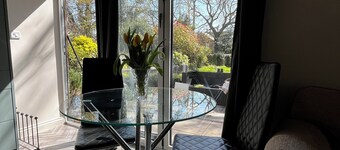 1 bedroom garden flat set in grounds of Victorian property Close to centre & uni